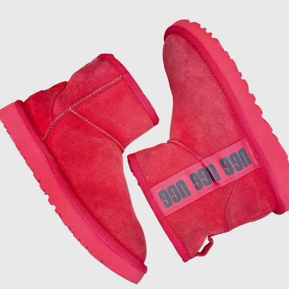 UGG Women’s Classic Mini Side Logo Boots Red/Black Size 6 Winter Snow Booties - Picture 1 of 10
